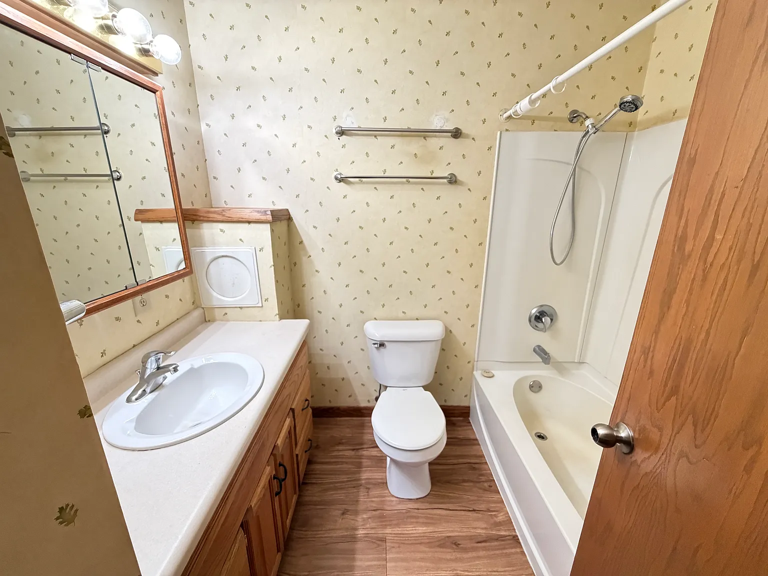 3 bed, $1,915 — Photo 3