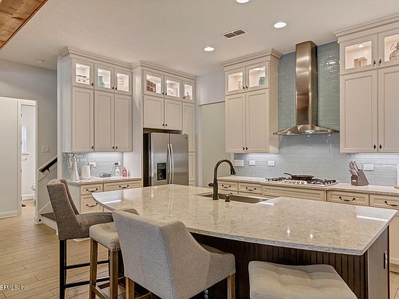 3rd image of 97 Queensland Cir