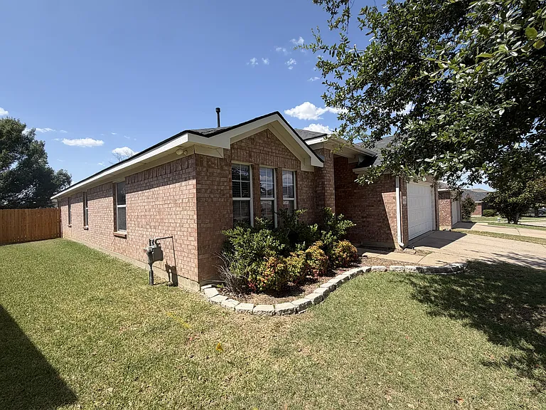 625 Tabasco Trl — Photo 2