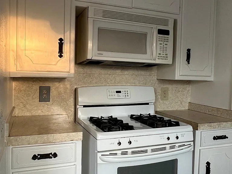 1215 E Whittaker St — Photo 12