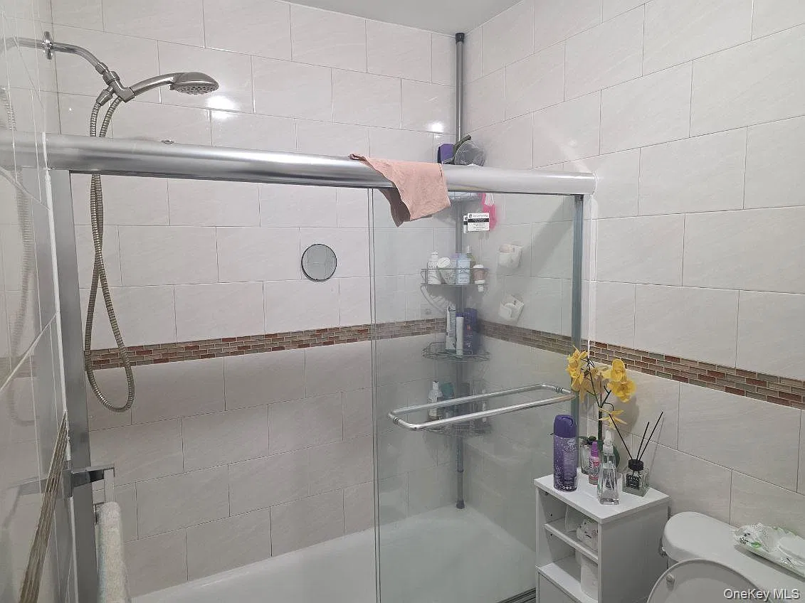 3 bed, 1.0 bath, 1680 sqft, $3,500 — Photo 3