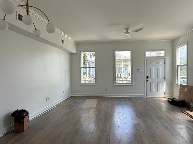 2322 Chippewa St — Photo 6