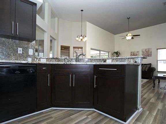 3rd image of 11822 Rossmayne Dr