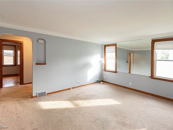 5th image of 13913 Thraves Ave