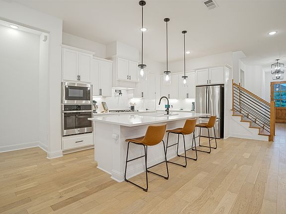 4th image of 2208 Mercy Way