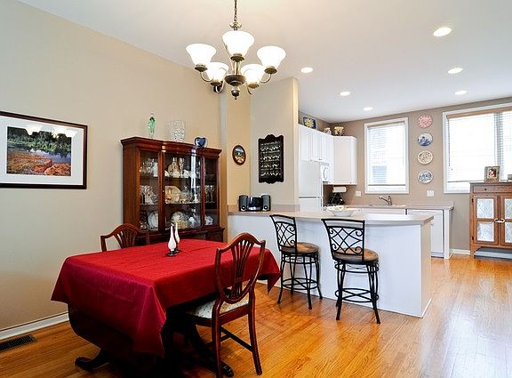 5th image of 1811 W Winnemac Ave Unit E