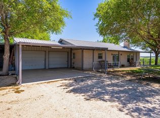 9404 Crow Ln, Adkins, TX 78101