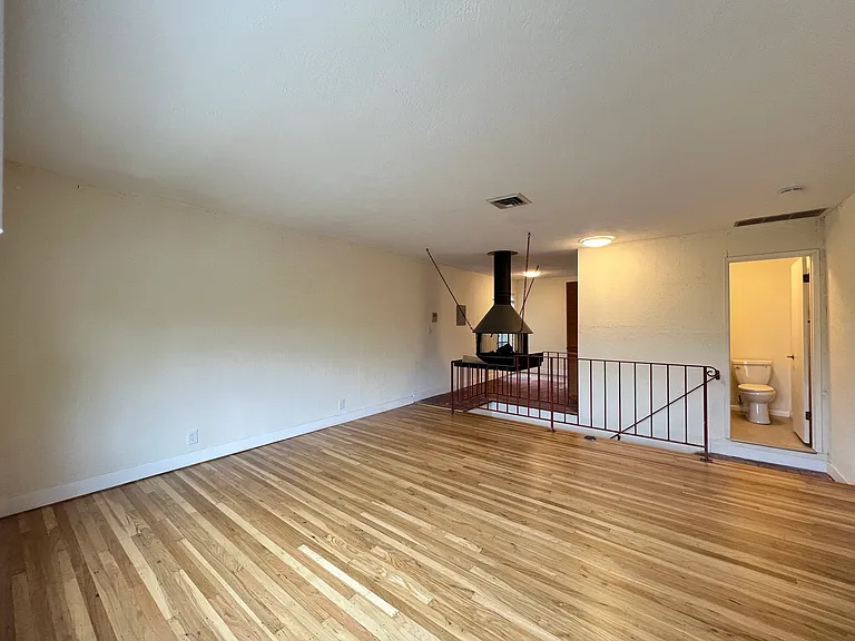 2541-2569 Le Conte Ave — Photo 51