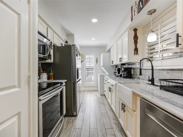 12550 Whittington Dr APT 305, Houston, TX 77077
