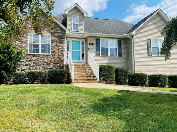 121 Oakshire Ct, Mocksville, NC 27028