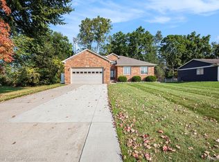 11 Hi Hill Dr, Lake Orion, MI 48360