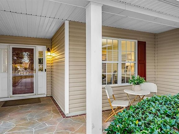 3rd image of 4082 Clovelly Dr