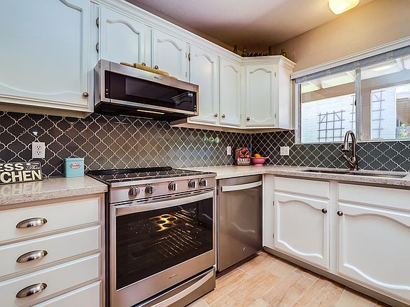 3rd image of 6150 N Calle Platina