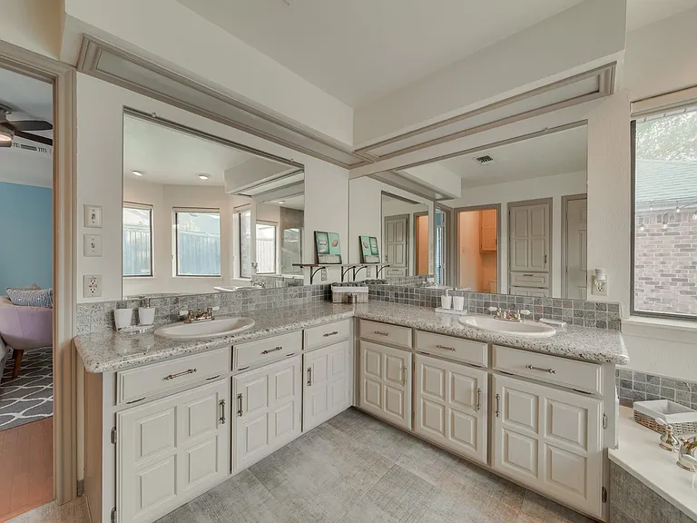 1507 Broadmoor Dr — Photo 17