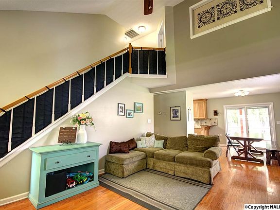 5th image of 125 Champions Green Ln