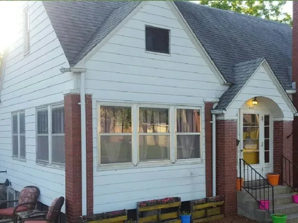 411 S Camp Ave, Olney, IL 62450