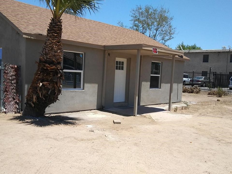 2 Houses this is the Front