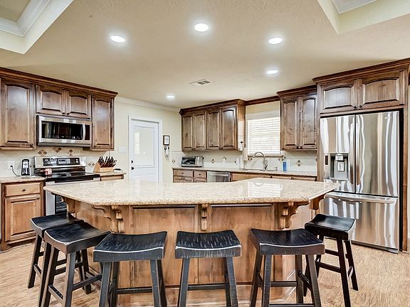 5th image of 405 Caroline Dr