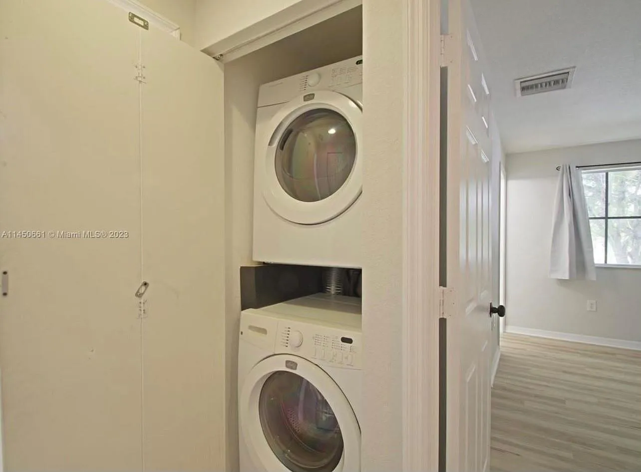 2 bed, 2.5 bath, 1161 sqft, $2,450 — Photo 3