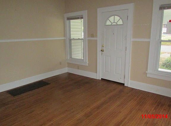 5th image of 2304 NE Cecil Ave