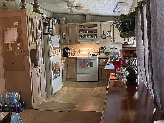 3rd image of 2710 N Brushwood Cir