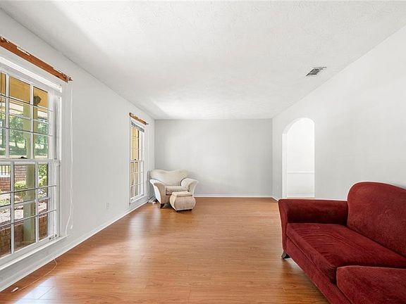 5th image of 4000 Pinehurst Pl