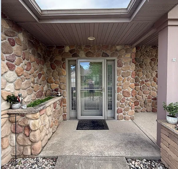 4363 Memorial Cir — Photo 4