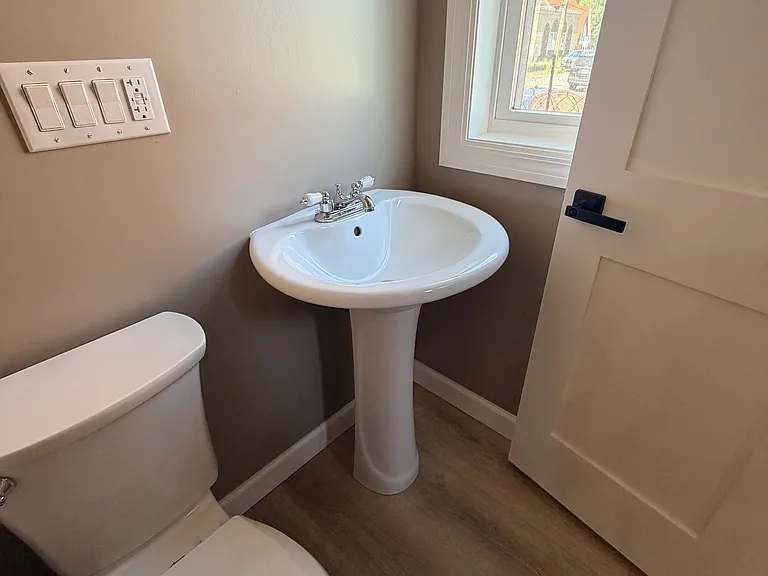 1321 Columbus Ave — Photo 32