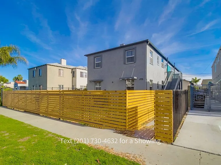 2 Bedroom, 1 Bath with Backyard & Washer/Dryer, Pets OK — Photo 3