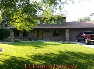 3533 Heatheridge Dr NE, Cedar Rapids, IA 52402