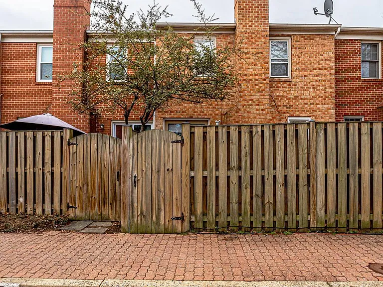 839 N Greenbrier St — Photo 45