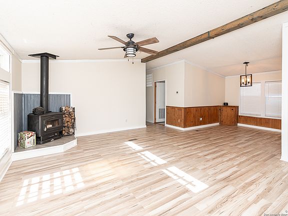 4th image of 702 COUNTY ROAD 315