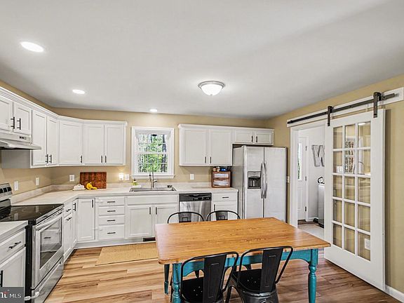 3rd image of 261 Azure Dr