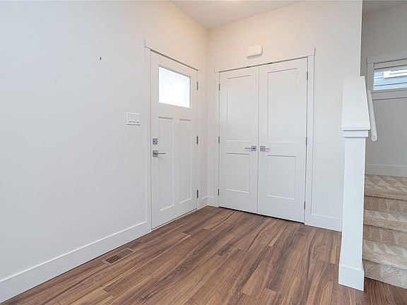 5th image of 366 Caspian Dr