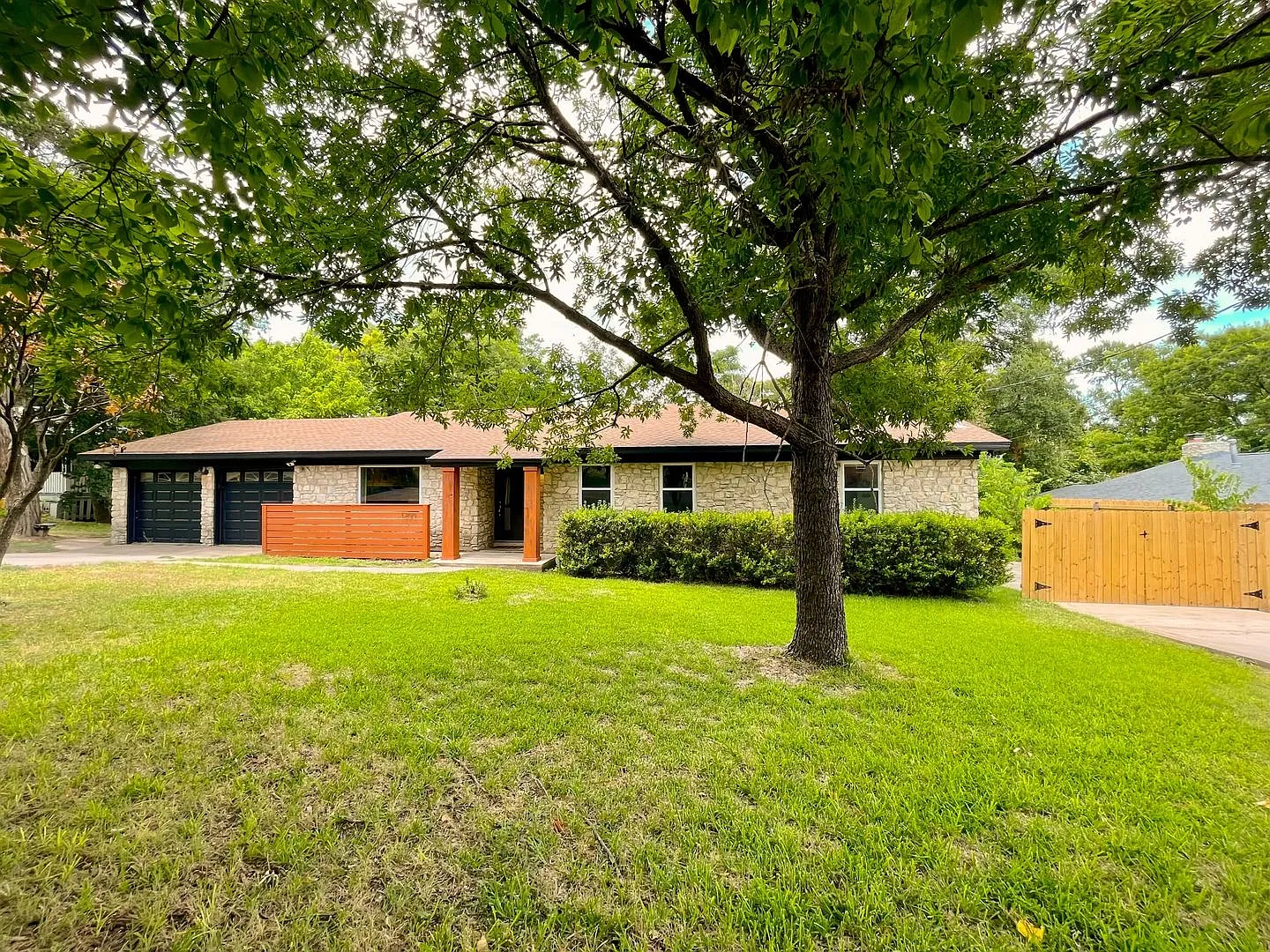 Brilliant Home on a Large Lot with Everything! — Photo 1
