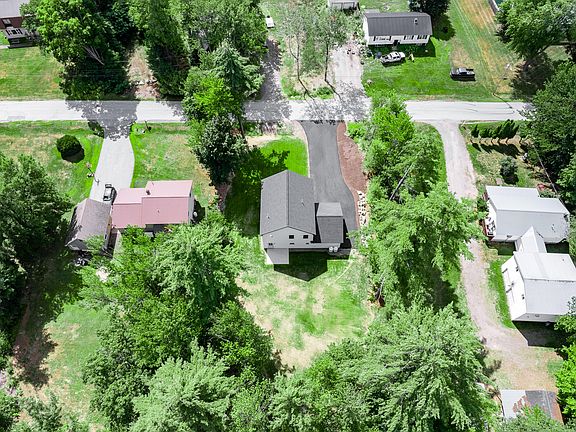 4th image of 33 Sandy Point Road