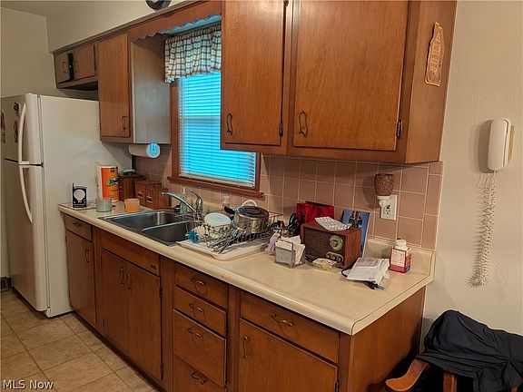 5th image of 1124 W 37th St