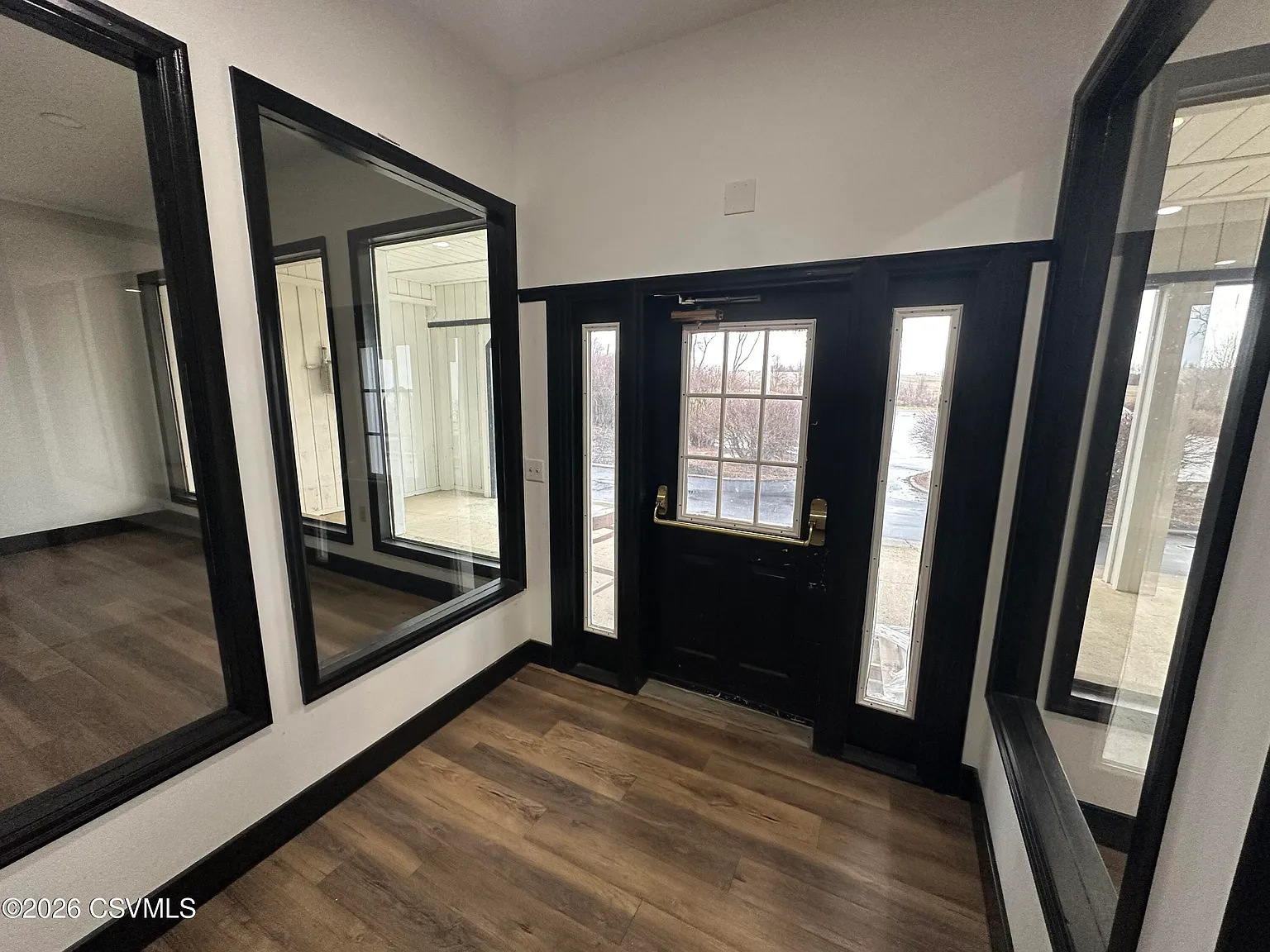 Studio, 1900 sqft, $2,500 — Photo 2