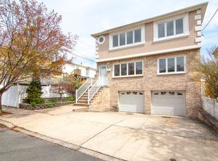 9 Packard St #1, Bayonne, NJ 07002