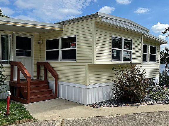3rd image of 4301 Swan Lake Dr