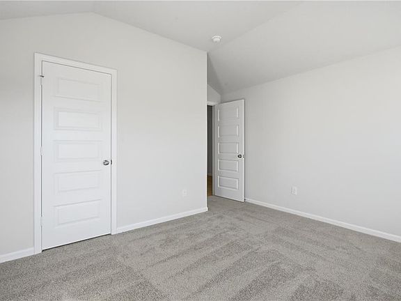 5th image of 521 SE Nelson Dr