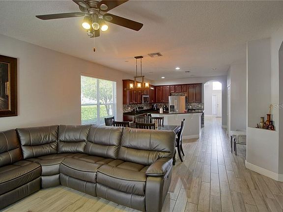 5th image of 303 Millwood Pl