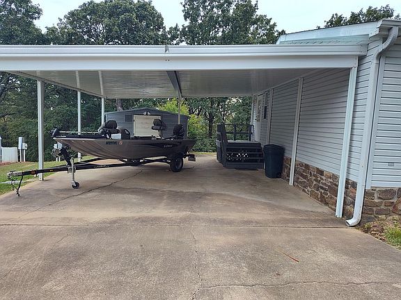 2nd image of 3316 Lincoln Way