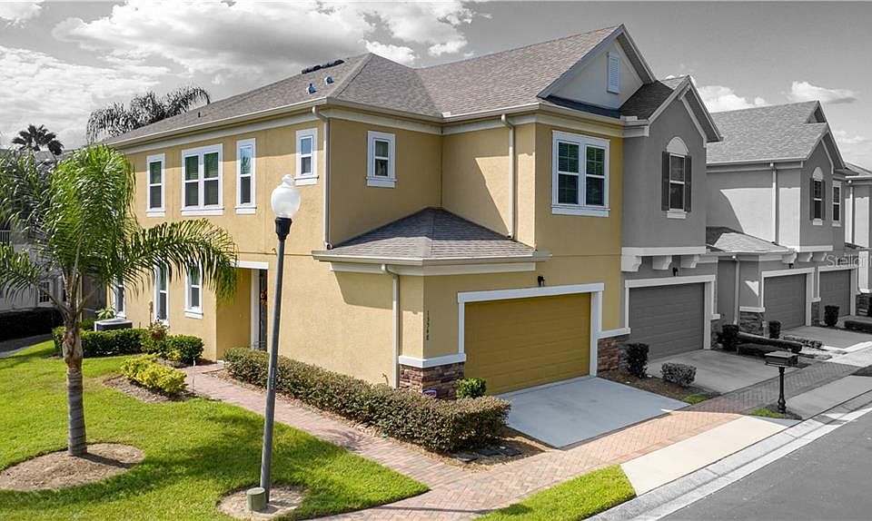 1st image of 13548 Fountainbleau Dr