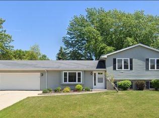 2707 Chapel Ln, Racine, WI 53406