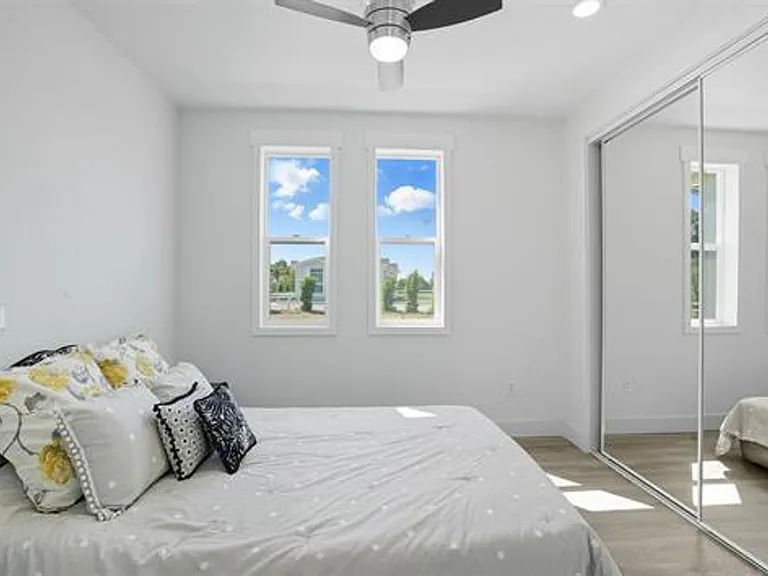 2080 Curtis Dr — Photo 21