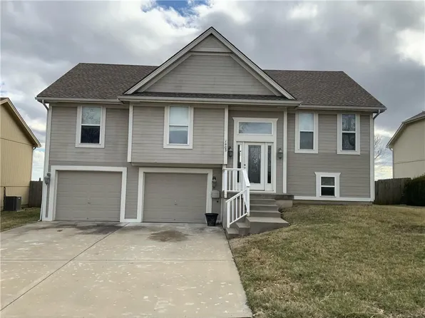 1405 NE 196th St, Smithville, MO 64089