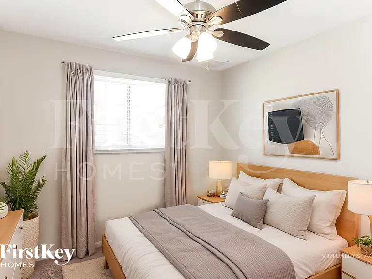 1233 W 16th St — Photo 13