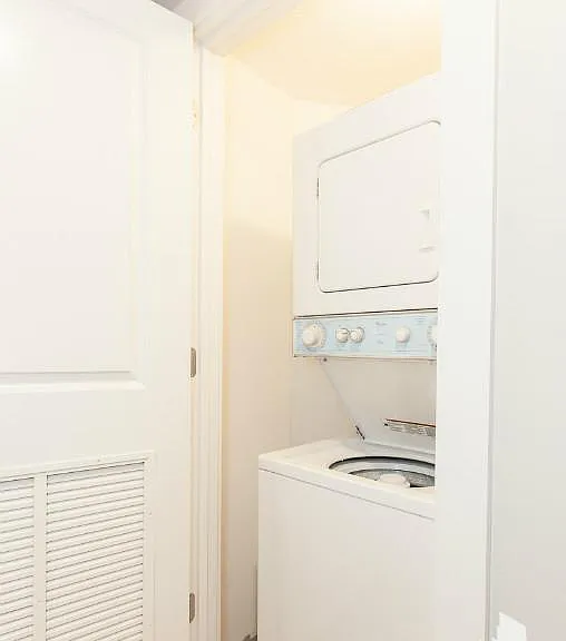 2922 W Logan Blvd #G — Photo 14