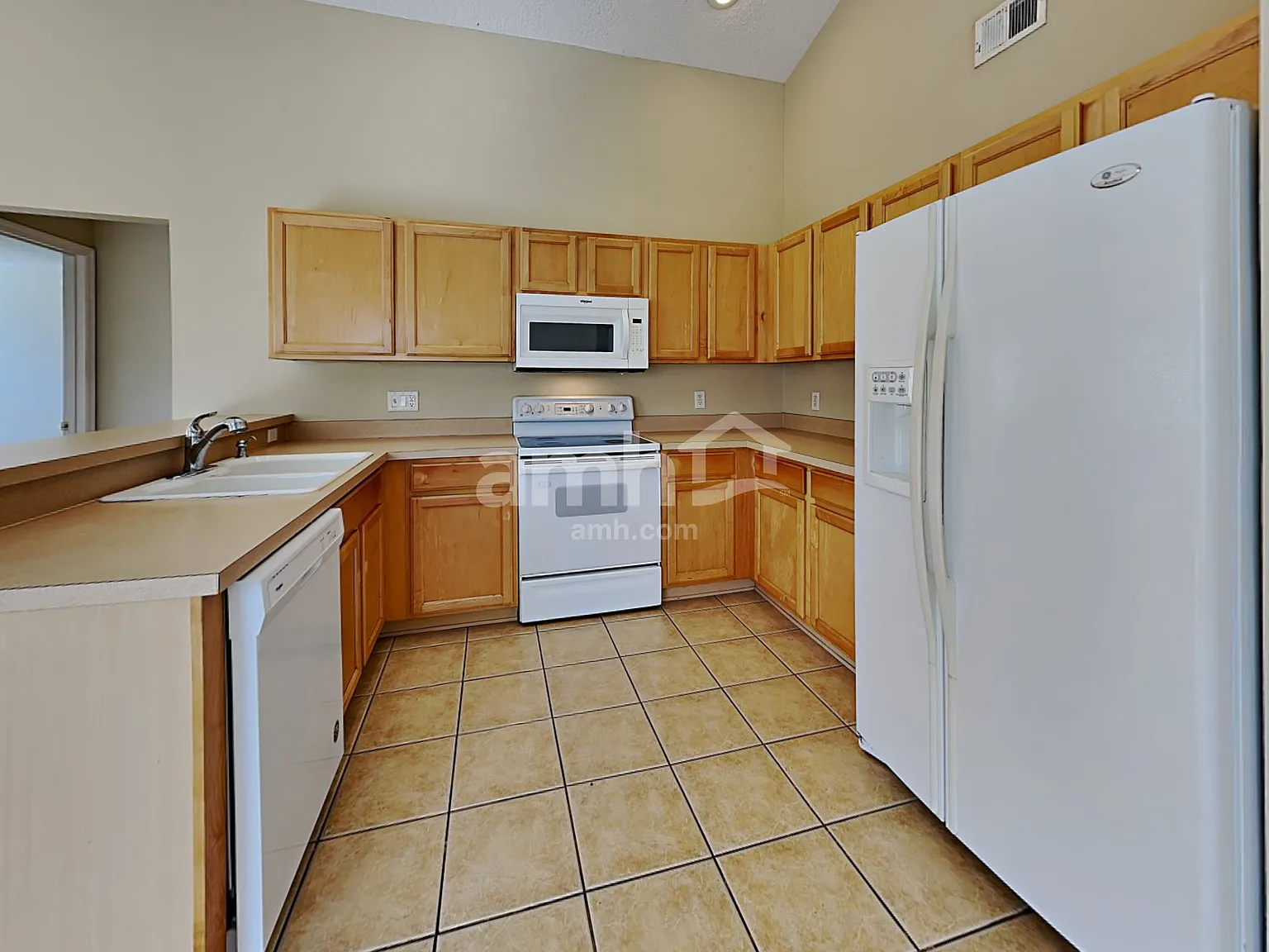 3 bed, 2.0 bath, 1720 sqft, $2,620 — Photo 3